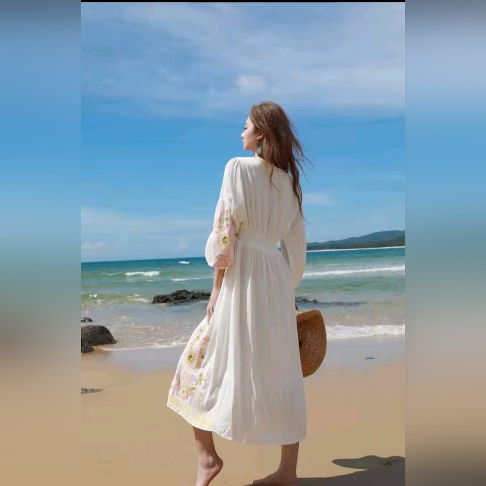 Elegant White Floral Maxi Dress - Picture 3 of 10